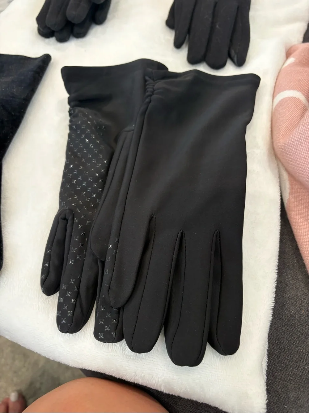 Ladies gloves. 4 pairs - all brand new - 1 with tags.